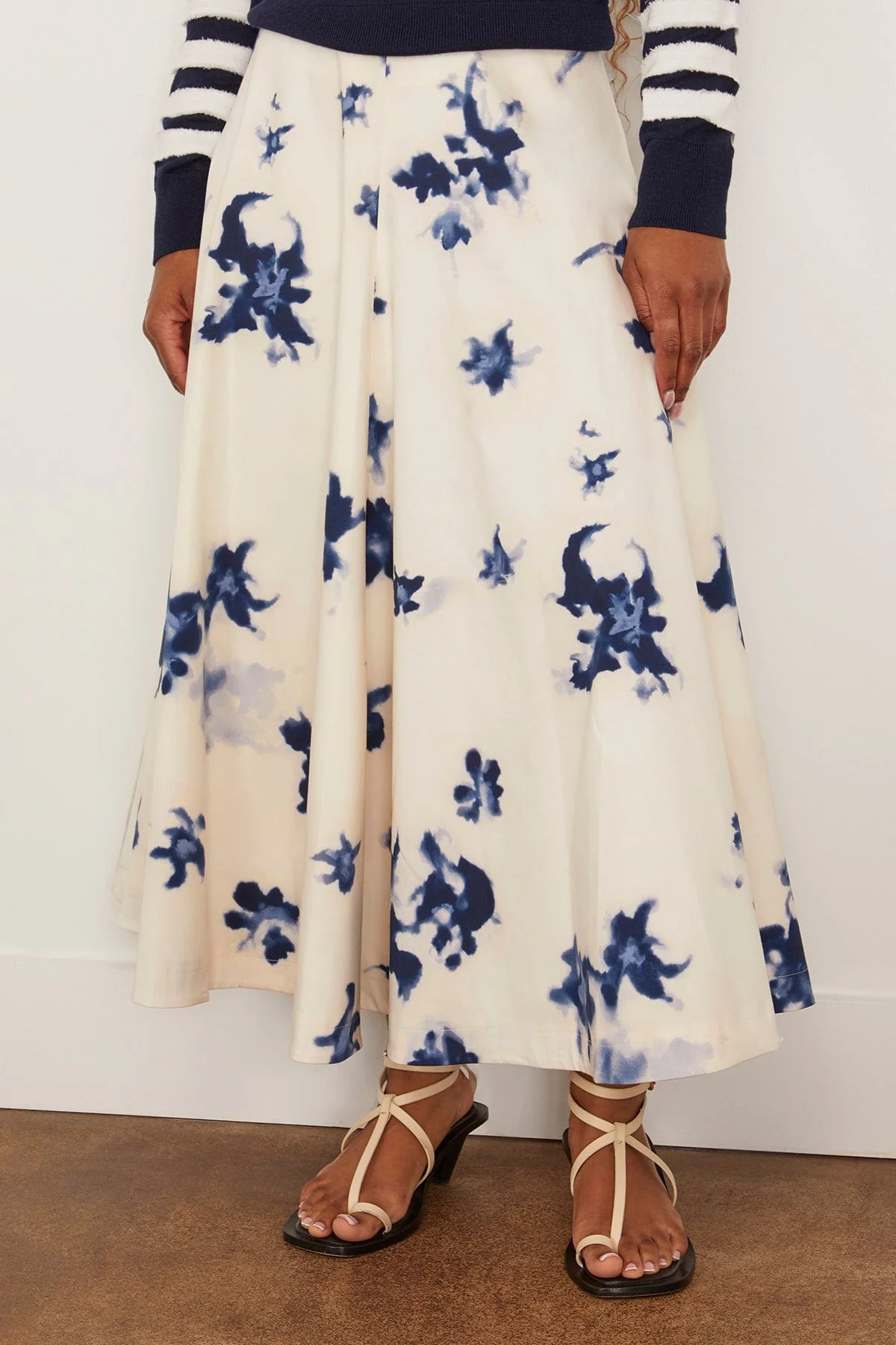 Varda Skirt in Berry Blue Flowers - Image 3